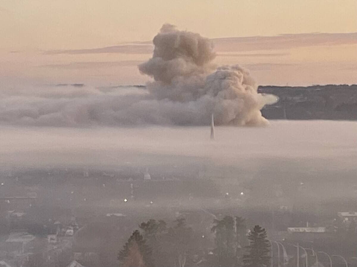 Une personne manquait toujours à l’appel à la suite d’un important incendie qui a lourdement endommagé plusieurs bâtiments de Saint-Georges, en Beauce, samedi matin le 5 novembre 2022. JOHANNE QUIRION/SCOOP/AGENCE QMI