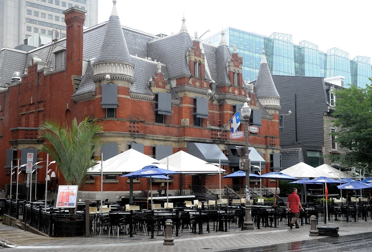 Le Dagobert s’est défendu de ne pas offrir un environnement sécuritaire et accueillant pour les membres de la communauté LGBT à la suite d’allégations formulées par un client.