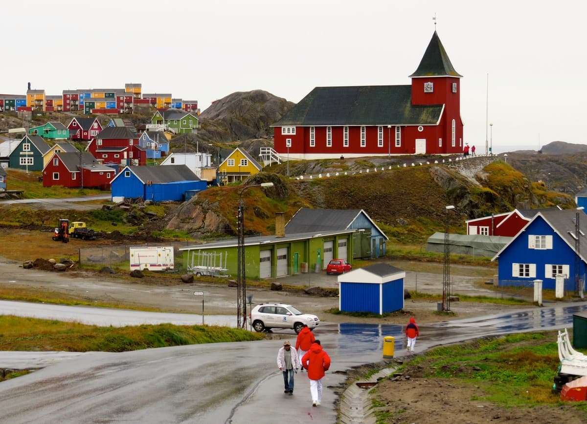 Sissimiut, la deuxième plus grande ville du Groenland. Photo prise lors d’une croisière à bord du «Boréal» (compagnie Ponant) entre Kangerlussuaq (Groenland) et la ville de Québec en septembre 2014.  
LISE GIGUÈRE/AGENCE QMI