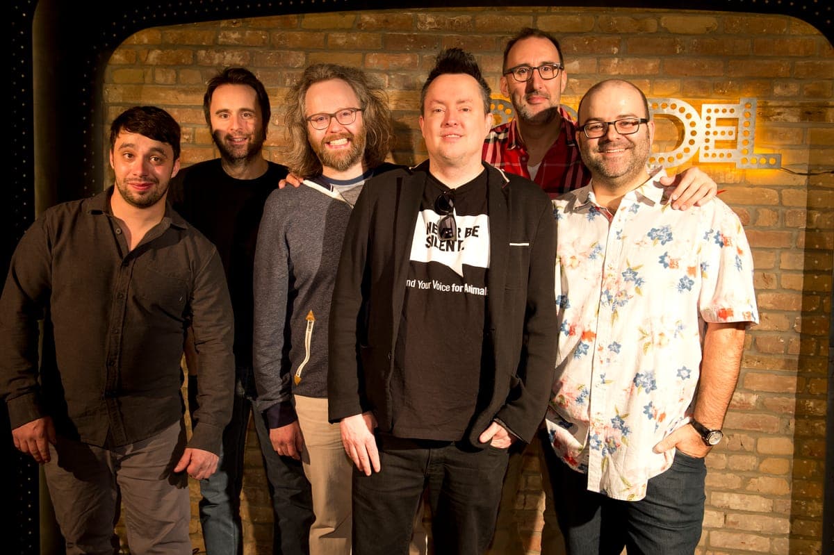 Les six copropriétaires du Bordel Comédie Club lors de son lancement, en avril 2015: Charles Deschamps, Louis-José Houde, François Bellefeuille, Mike Ward, Martin Petit et Laurent Paquin.