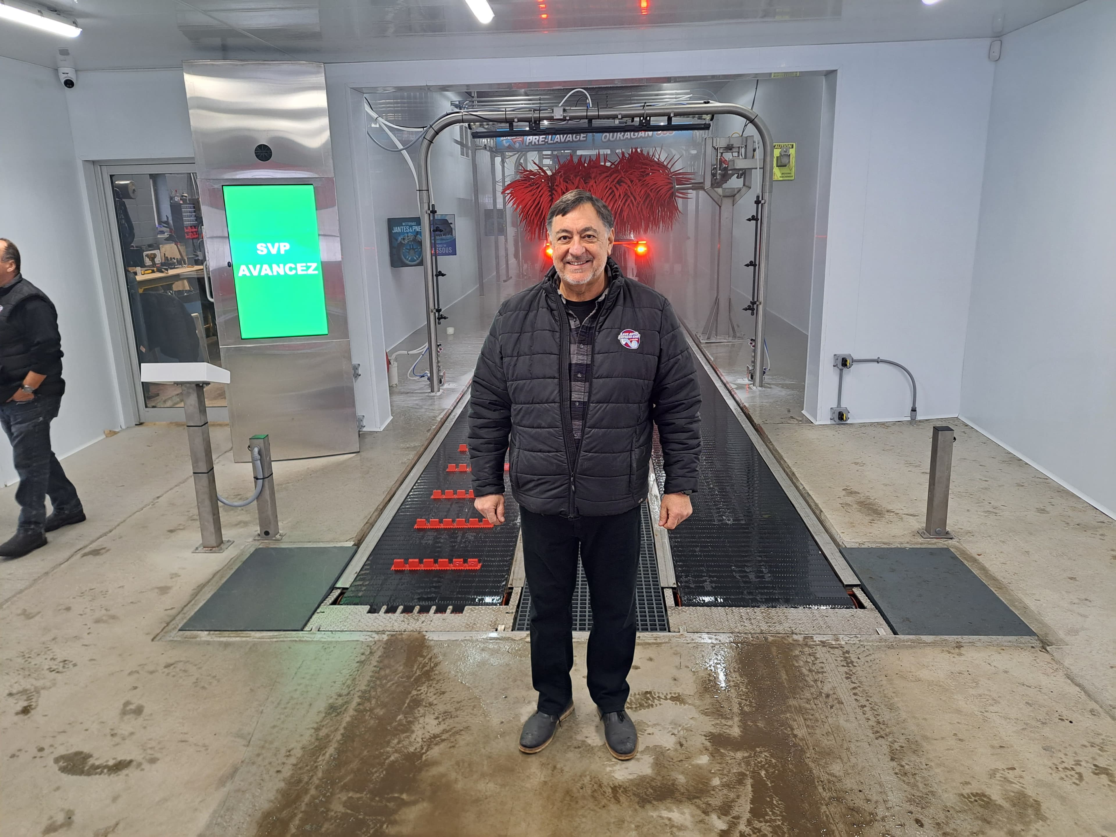 Avec ses lave-autos Express-Eau, le président Walter Fortunato voit grand.