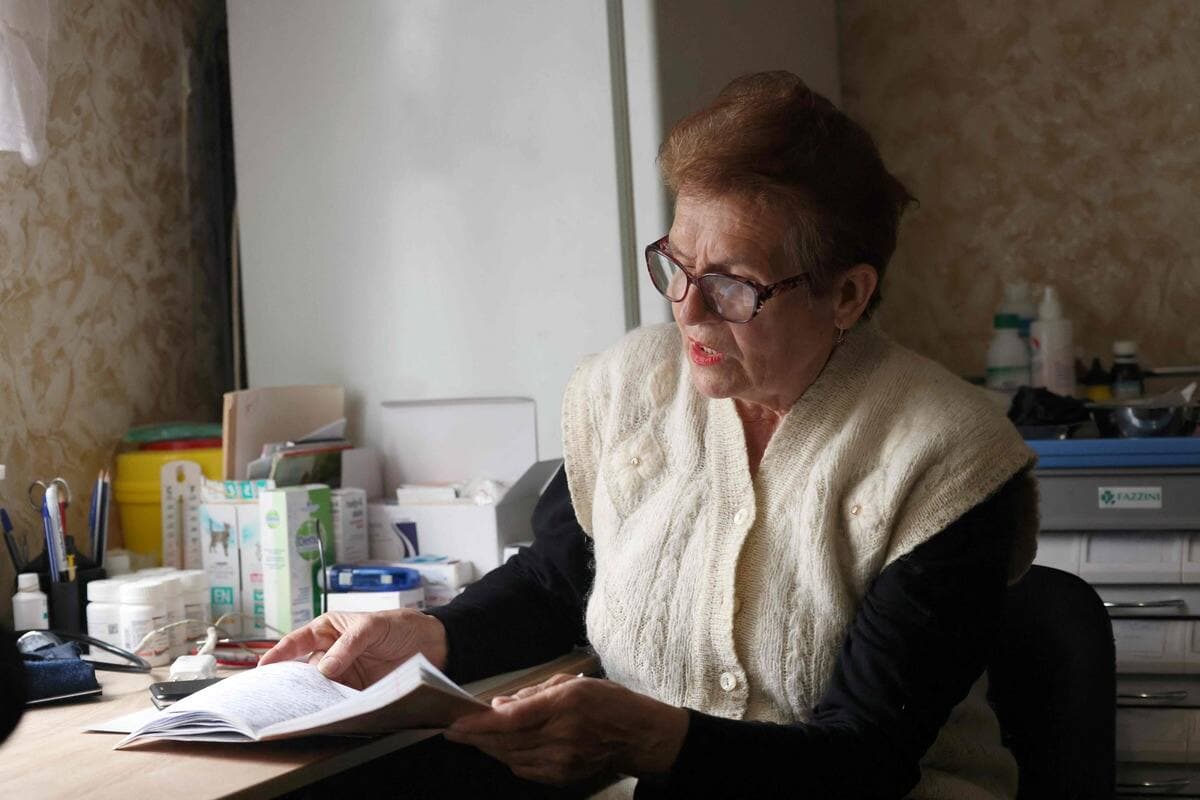 Alla Troubatcheva, dans son bureau à son domicile de Siversk.