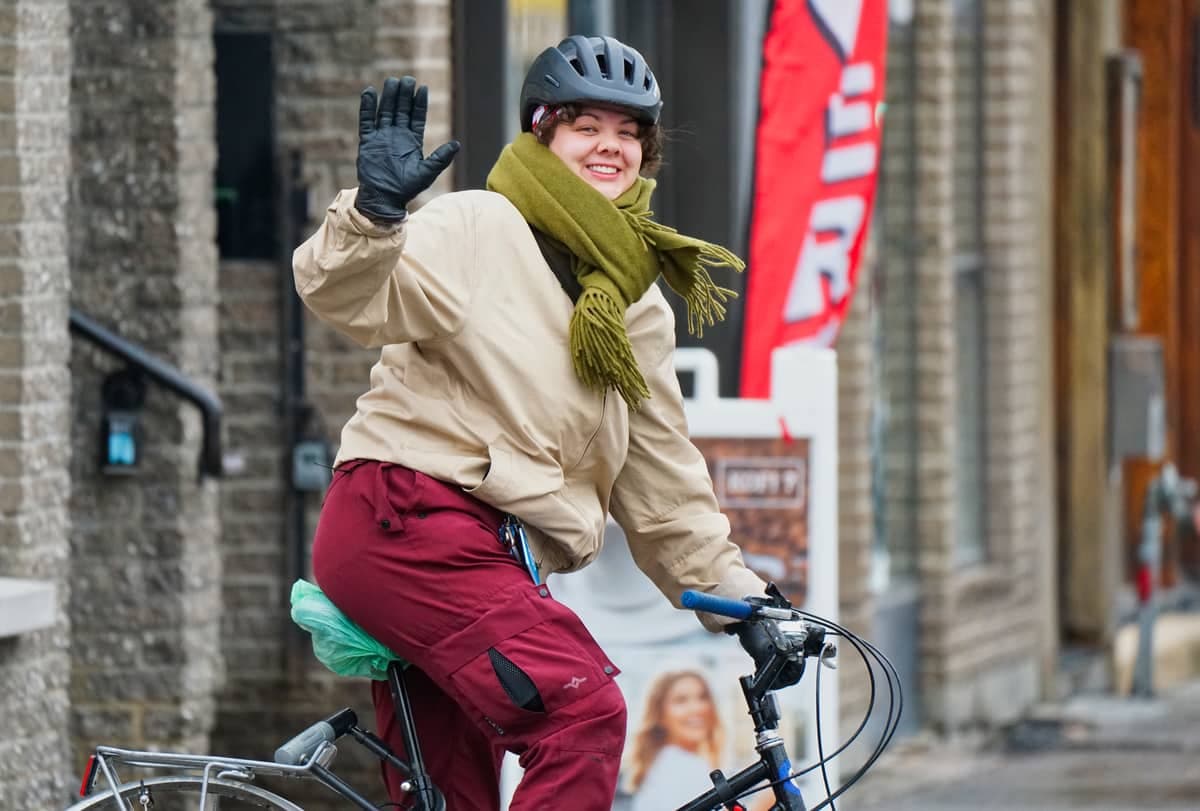 La journaliste Camille Lalancette fait l'essai de la nouvelle piste REV à Montréal