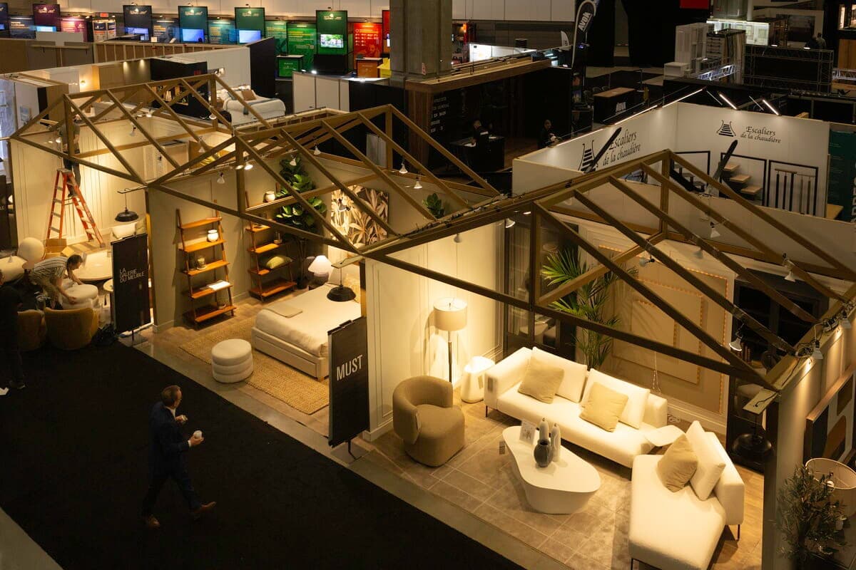 Au salon Expo habitat, en plus de découvrir les nouvelles tendances, c’est l’occasion de rencontrer les professionnels de l’industrie sous un même toit. Cette photo illustre l’édition 2024.