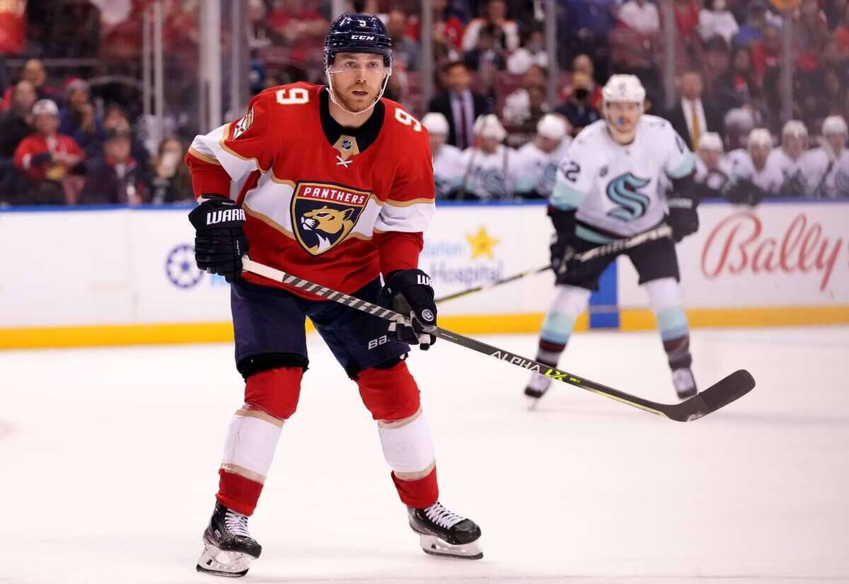 Sam Bennett (à gauche)