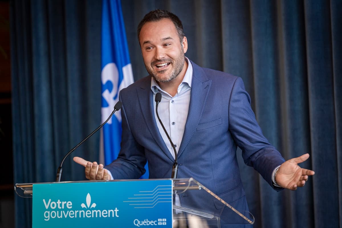 Le ministre Mathieu Lacombe présentera un projet de loi destiné à favoriser la visibilité des artistes québécois sur les plateformes en ligne.