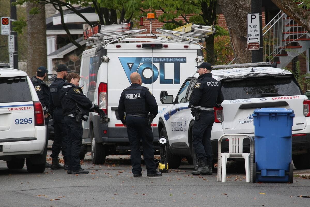 Les policiers étaient encore sur l’avenue Saint-Pascal samedi matin, après une intervention qui a duré toute la nuit.