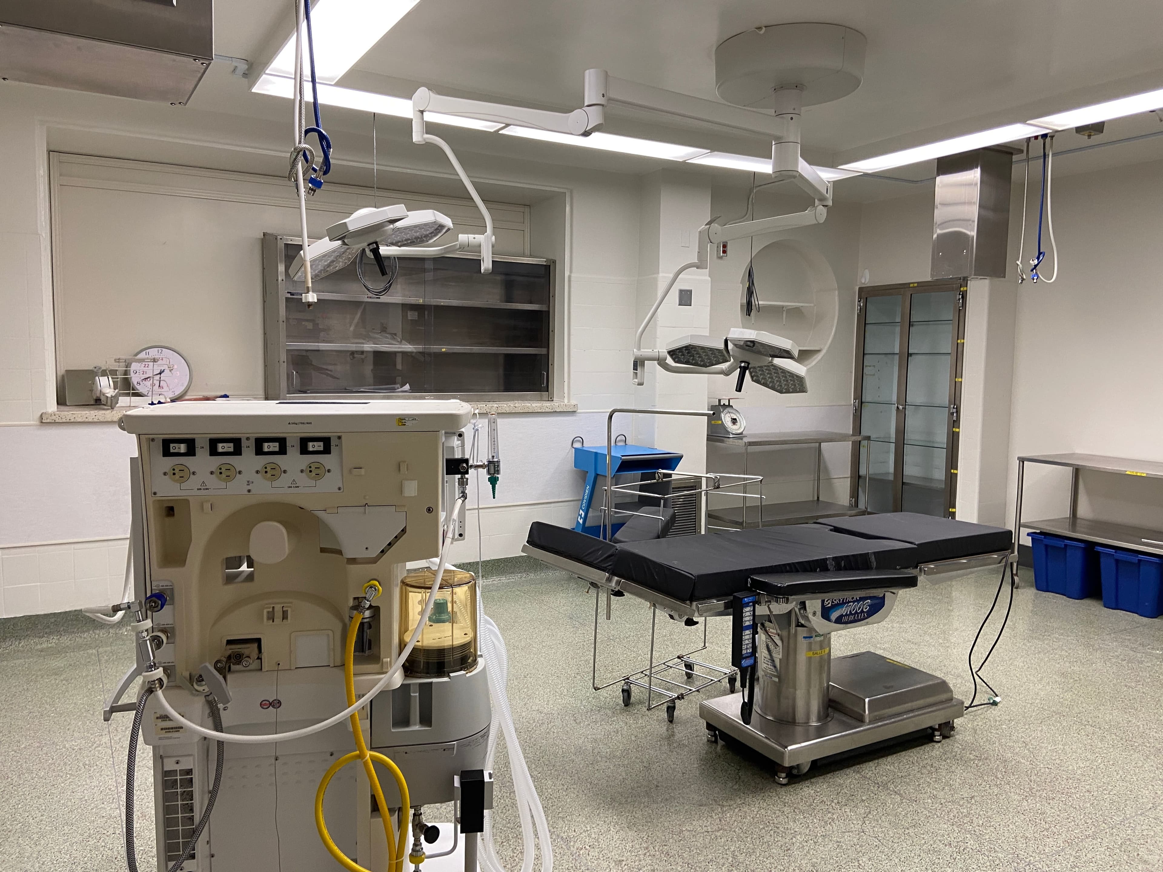 Les salles d'opérations d'ophtalmologie du pavillon Rosemont sont désertes, depuis qu'elles ont déménagé dans des locaux au privé parce qu'elles étaient trop vétustes.