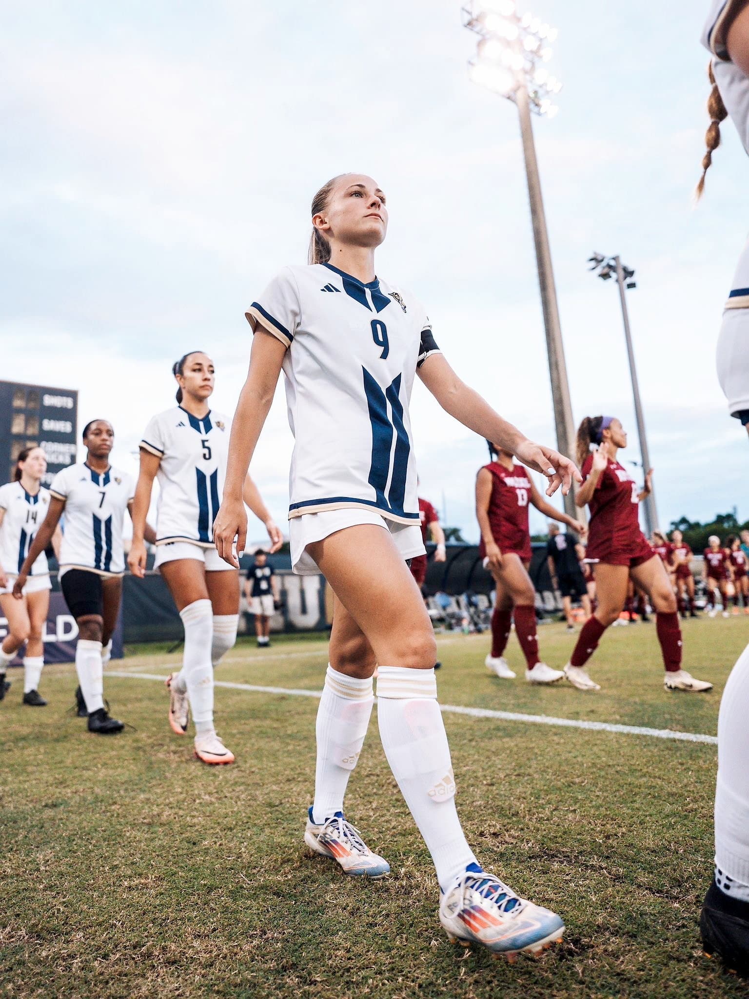L’attaquante Noémi Paquin, qui a joué pendant quatre saisons avec les Panthers de l’Université internationale de Floride, fait le saut chez les pros avec les Roses de Montréal.