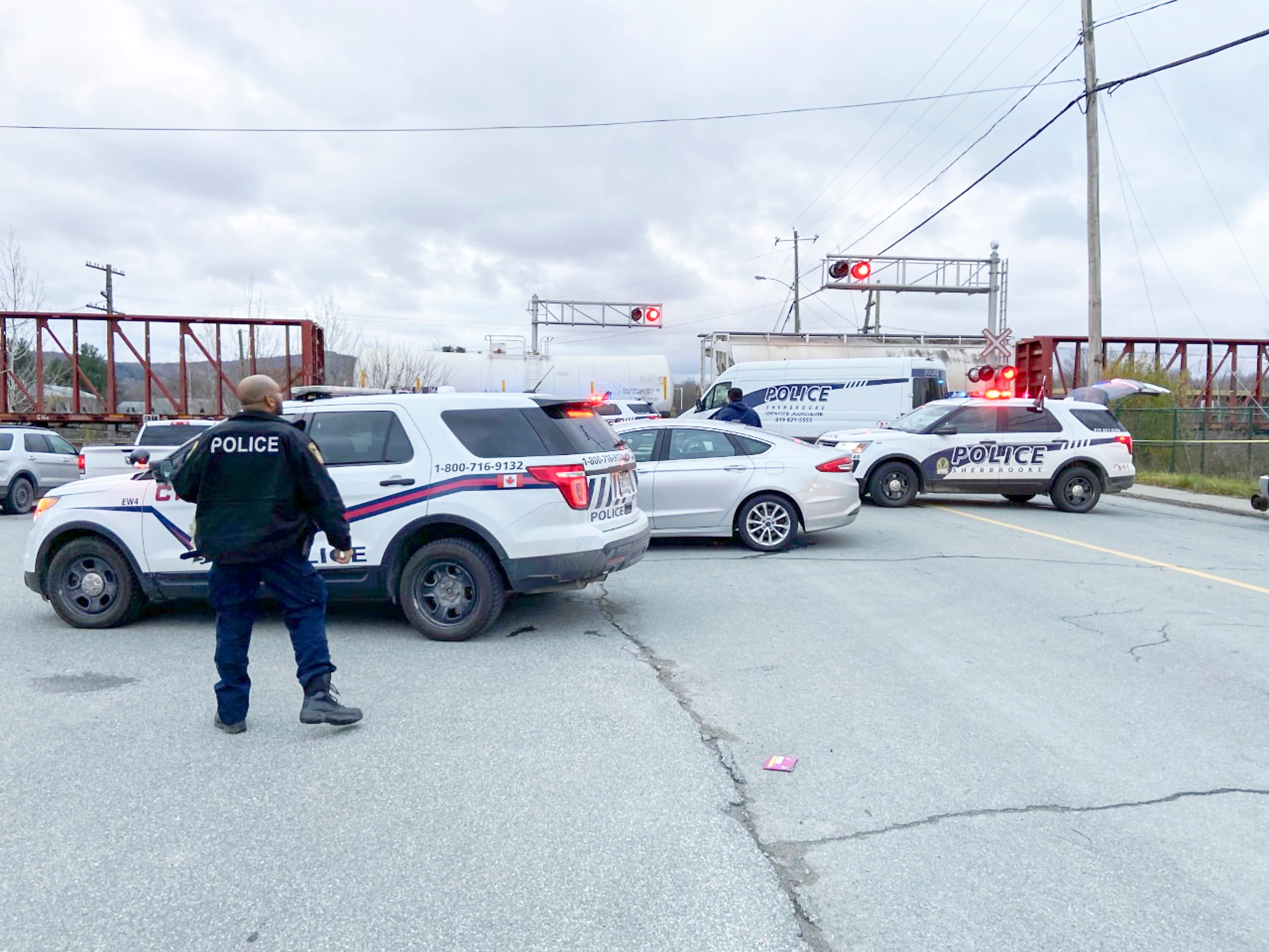 Le 19 novembre 2021, un homme de 77 ans victime d’une fraude s’est enlevé la vie en s’immobilisant sur une voie ferrée devant un train qui arrivait à toute vitesse, à Sherbrooke.