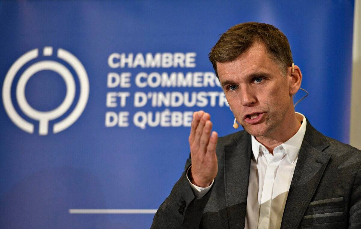 Bruno Marchand s’adressant à la Chambre de commerce et d’industrie de Québec
