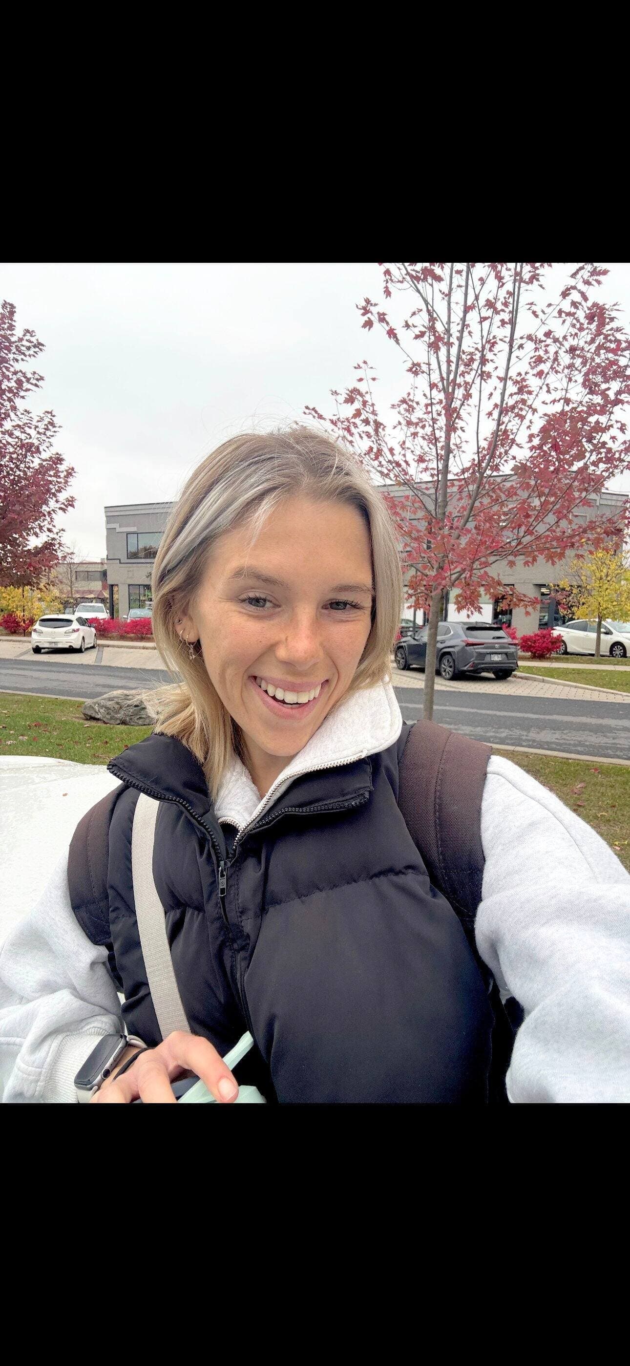 Aujourd'hui, le regard de Laurie sur son propre corps a changé et elle se sent mieux dans sa peau. Elle vise maintenant un corps sain et se dit plus heureuse que jamais.