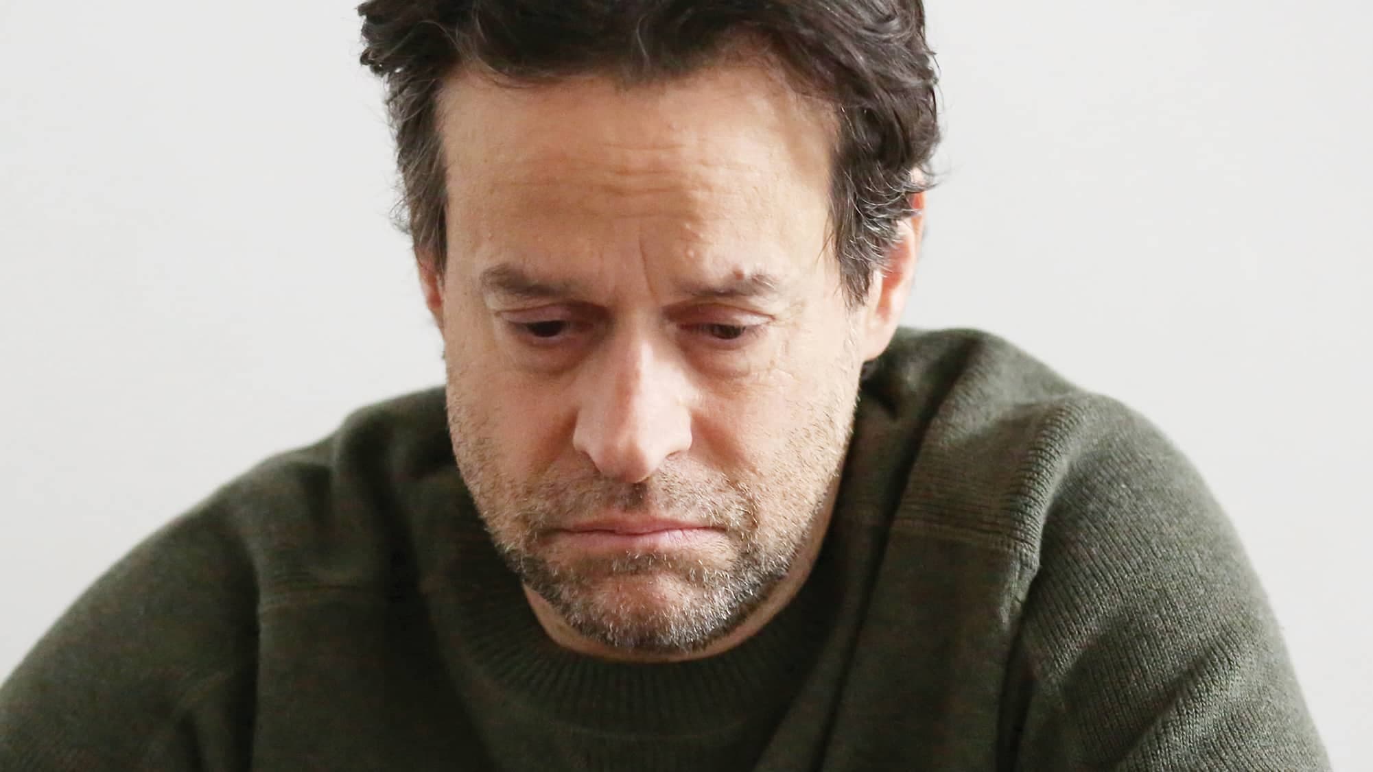 Largué par sa femme, Simon est déprimé, mais il ne le restera pas longtemps.