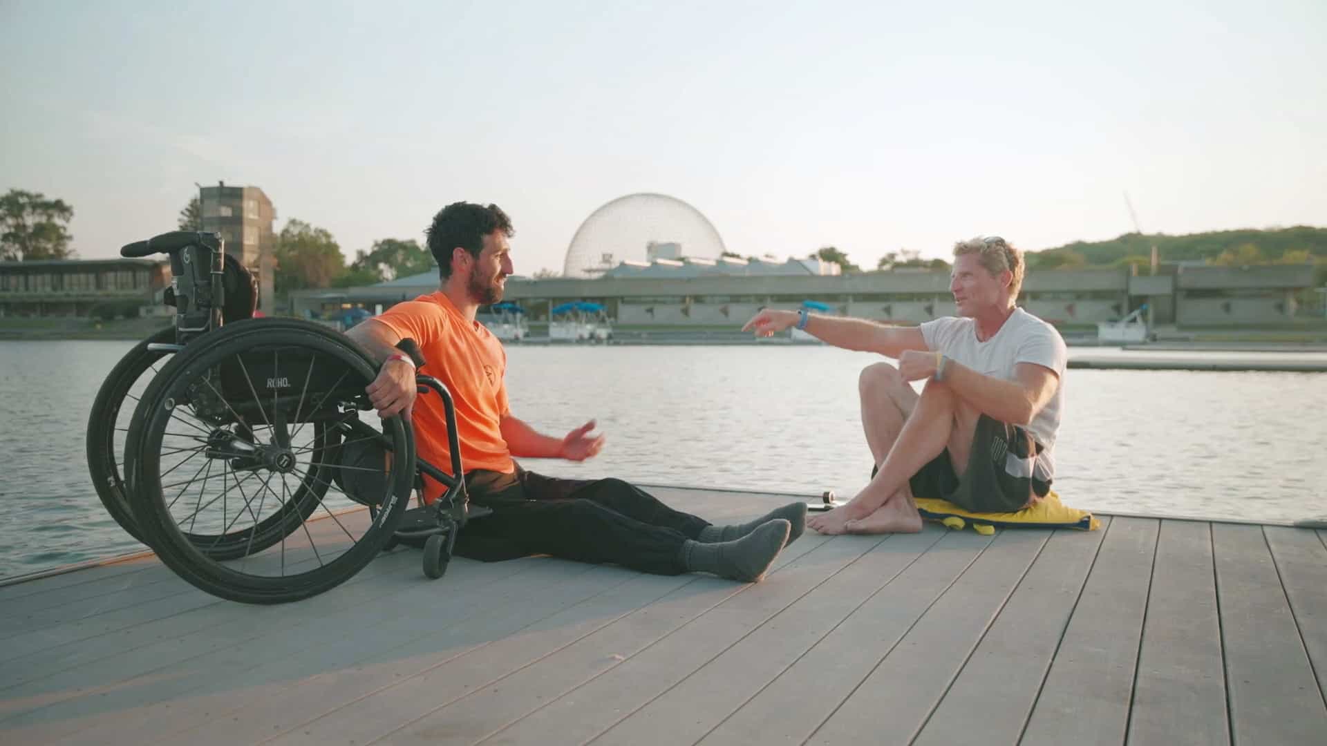 L’animateur en compagnie de l’athlète paralympique Mathieu St-Pierre.