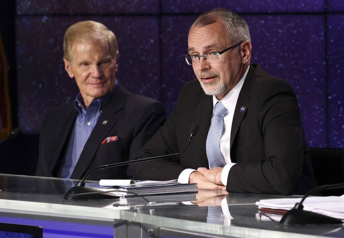 Bill Nelson et Jim Free (à droite).