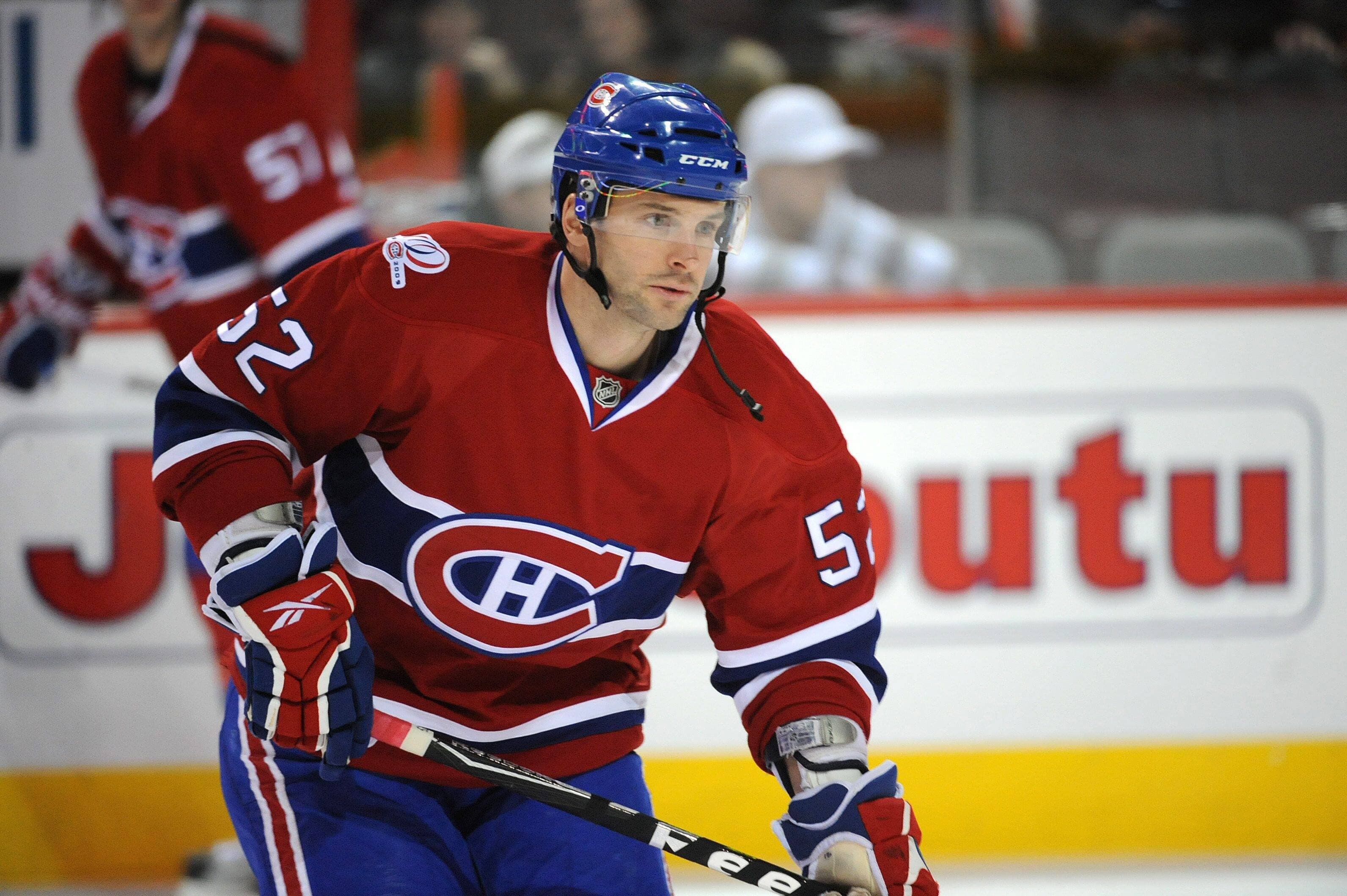 Mathieu Darche, pendant la période d’échauffement, à son premier match dans l’uniforme du Canadien de Montréal, le 20 janvier 2010, au Centre Bell.