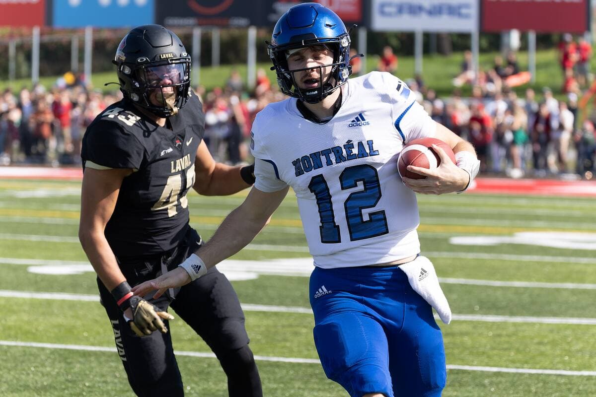 Le quart-arrière des Carabins Jonathan Sénécal.
