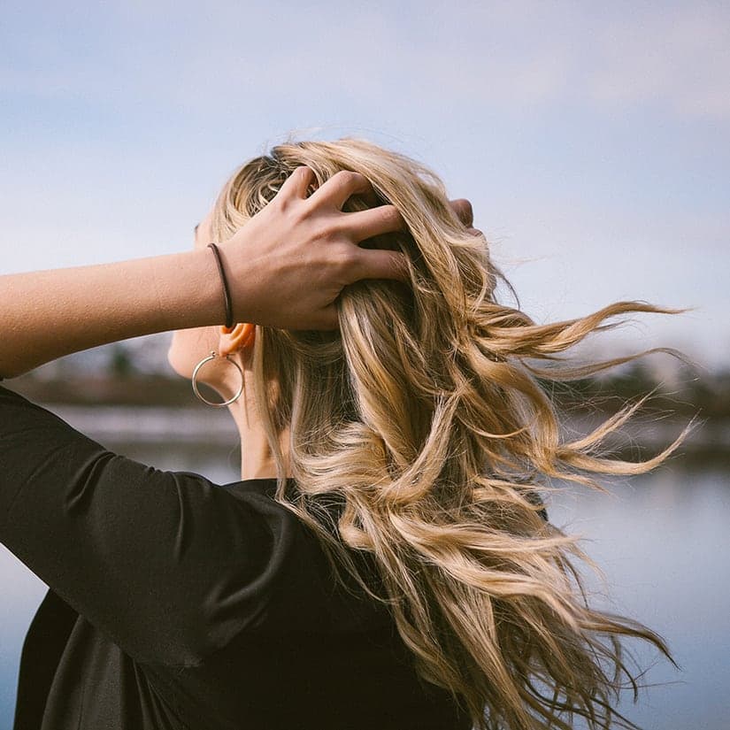 Comment devenir blonde sans abîmer ses cheveux