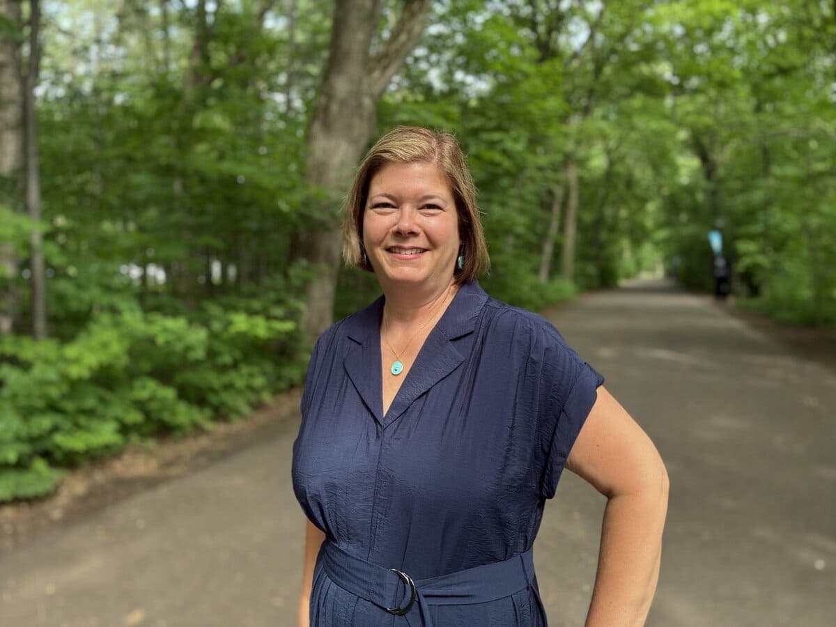 Marianne White, ancienne journaliste au Journal de Québec, sera candidate pour Québec Forte et Fière (QFF), parti politique du maire Marchand, dans Saint-Louis–Sillery.