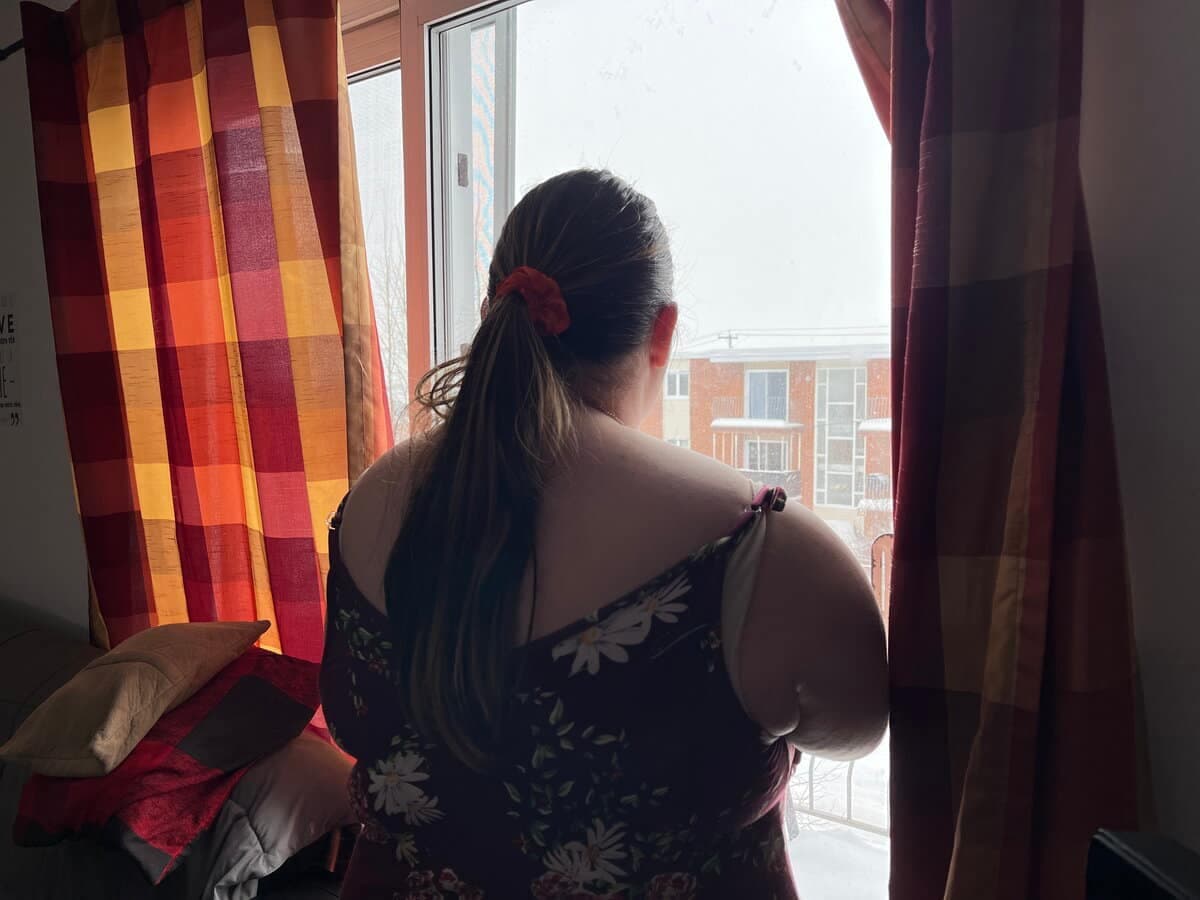 Haïdy (prénom fictif) espère que l’IVAC lui permettra une extension de deux ans pour ses indemnisations, à l’approche du procès de ses bourreaux.

Photo: Catherine Bouchard
Déposée le 13 février 2025