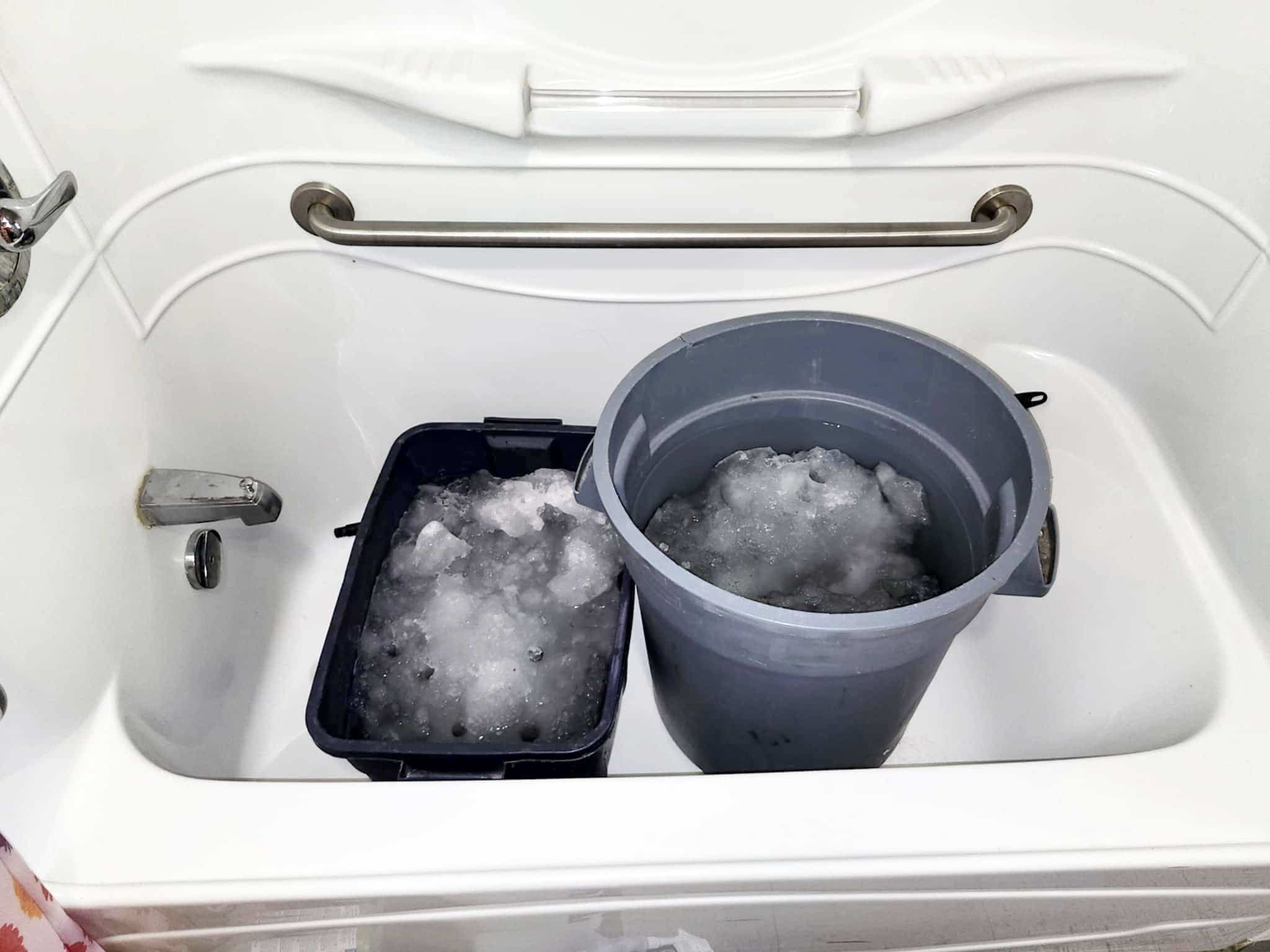 Le village nordique de Puvirnituq doit se tourner vers des camions-citernes pour approvisionner ses citoyens en eau, après un bris majeur, vers la mi-mars, à sa station de pompage. Certains doivent faire fondre de la neige à la maison, dans leur bain.