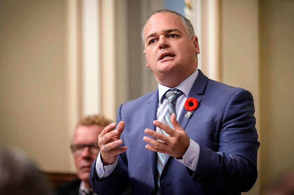 Le ministre Jonatan Julien