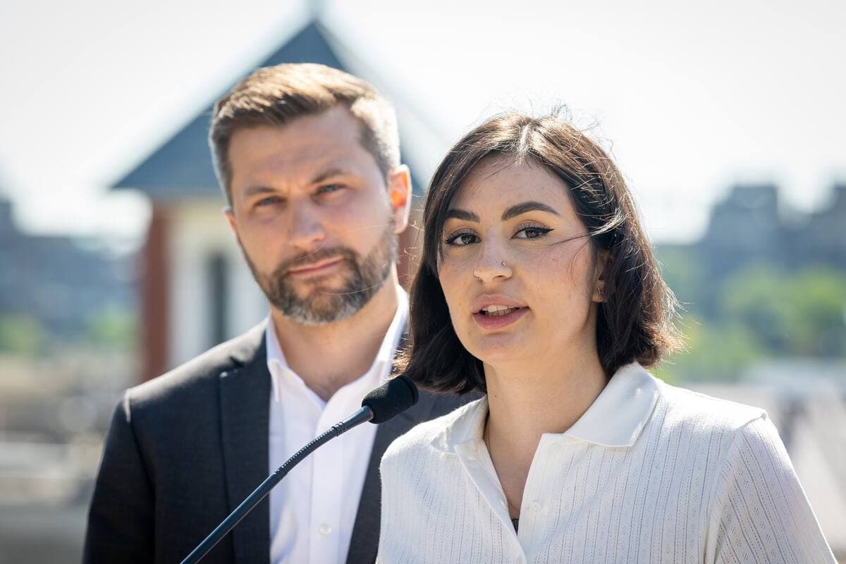 Conférence de presse de la formation politique Québec Solidaire, pour l’annonce de l’investiture de Maïtée Labrecque-Saganash comme candidate solidaire dans la circonscription d’Ungava aux élections provinciales 2022, au Centre Phi, à Montréal, le dimanche 29 mai 2022.

SUR LA PHOTO: Gabriel Nadeau-Dubois et Maïtée Labrecque-Saganash.

TOMA ICZKOVITS / AGENCE QMI