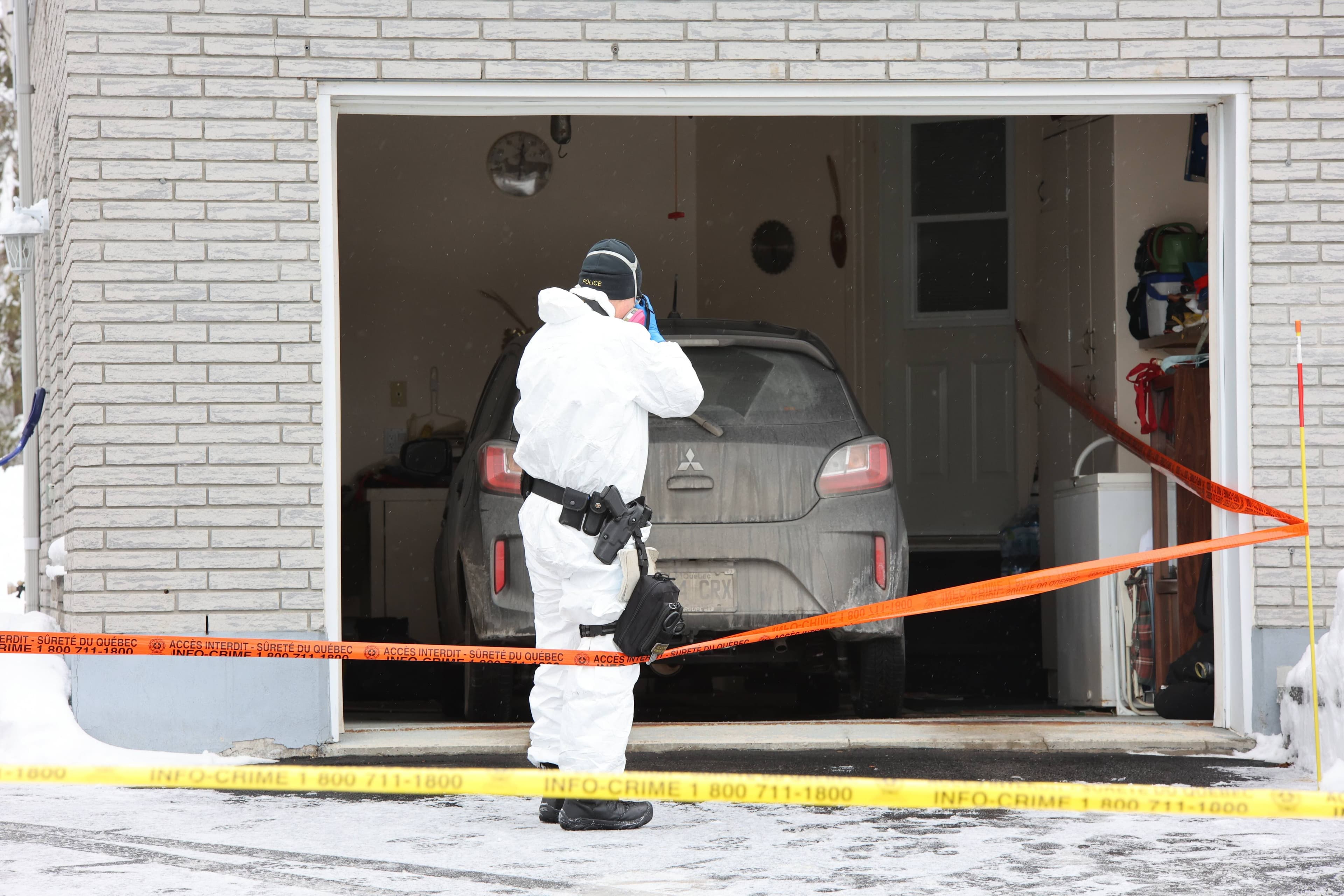 La police s’était d’abord attardée à un véhicule dans le garage, mais la dépouille a été retrouvée au sous- sol de la maison.
