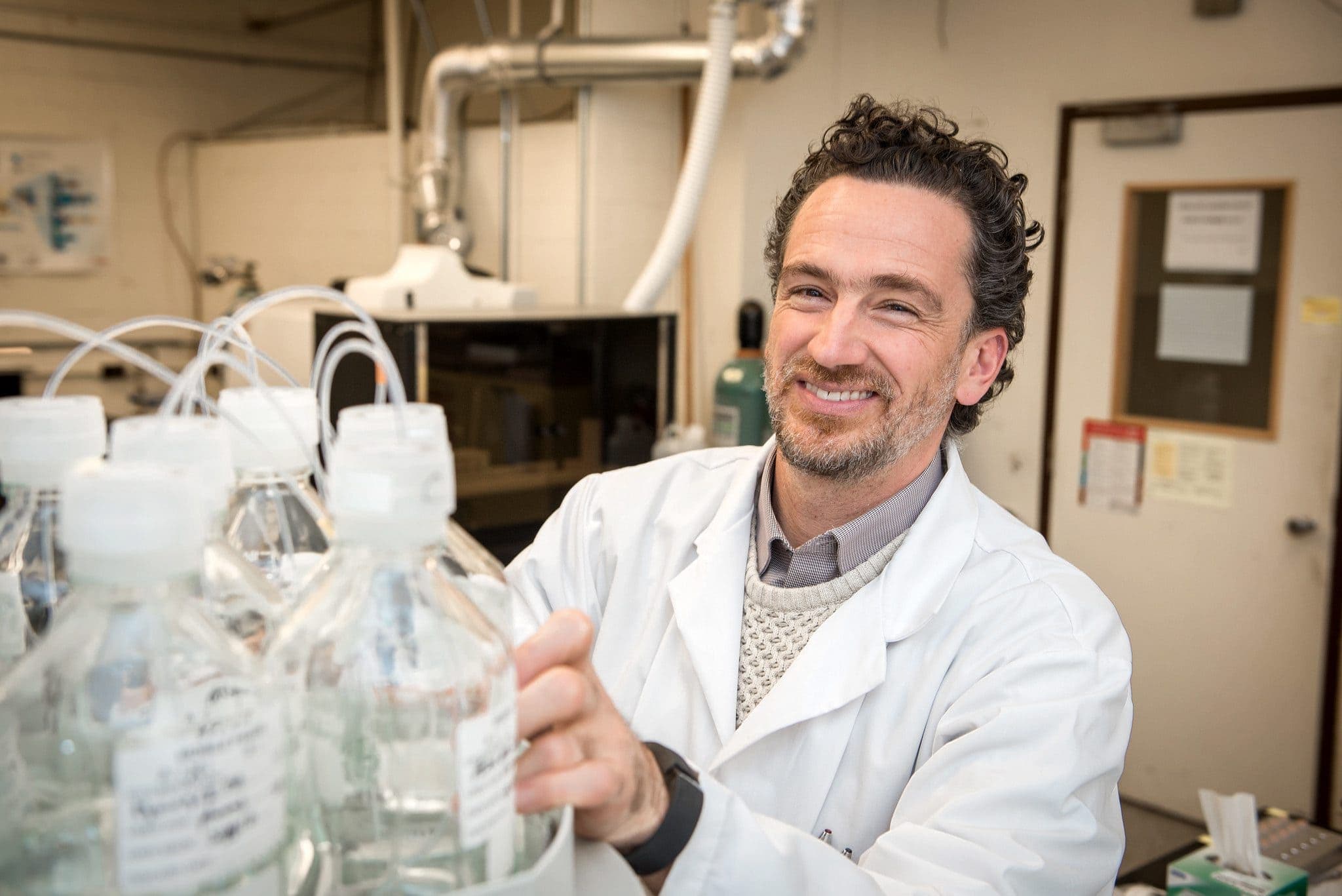 Sébastien Sauvé, chercheur à l’Université de Montréal, croit que l’absence de suivi sur les cyanobactéries est un choix politique.