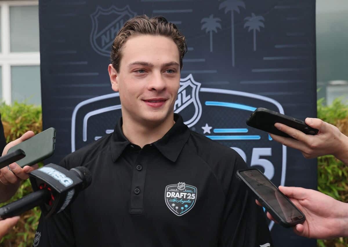 James Hagens ne s’en fait pas avec son rang de sélection.