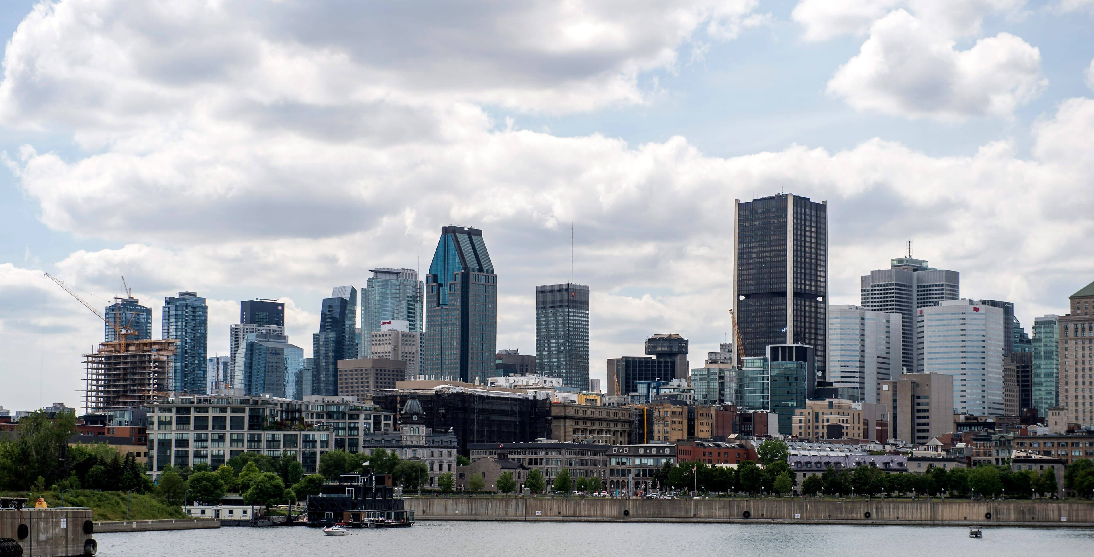 Le printemps dernier, la Ville de Montréal et des organisations ont mis en place un plan de relance pour attirer de nouveau les travailleurs dans le centre-ville de la métropole. Ces efforts semblent désormais compromis.