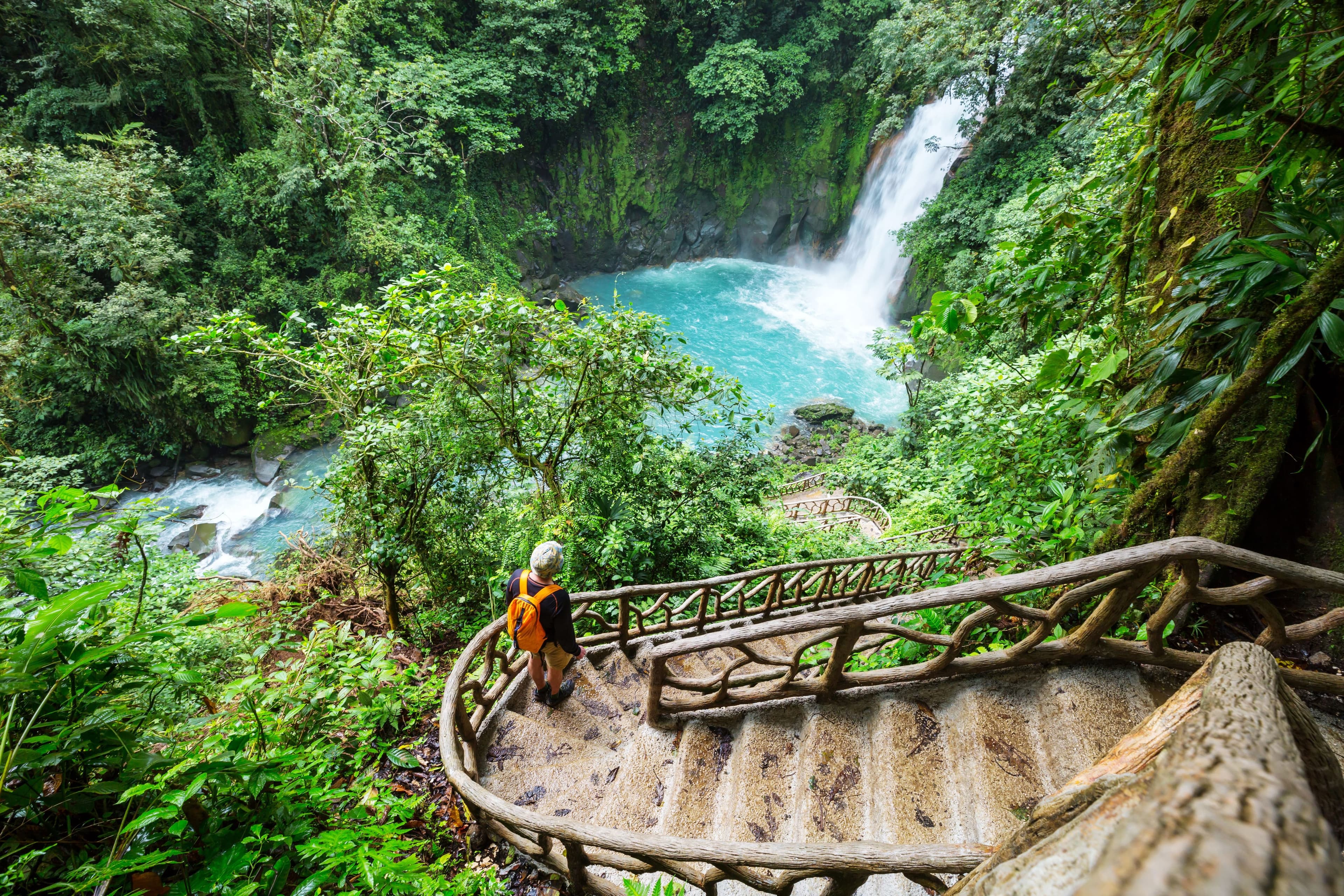 Le Costa Rica est une des destinations populaires chez les Québécois. Le pays est reconnu pour ces cascades spectaculaires au coeur de la forêt tropicale.