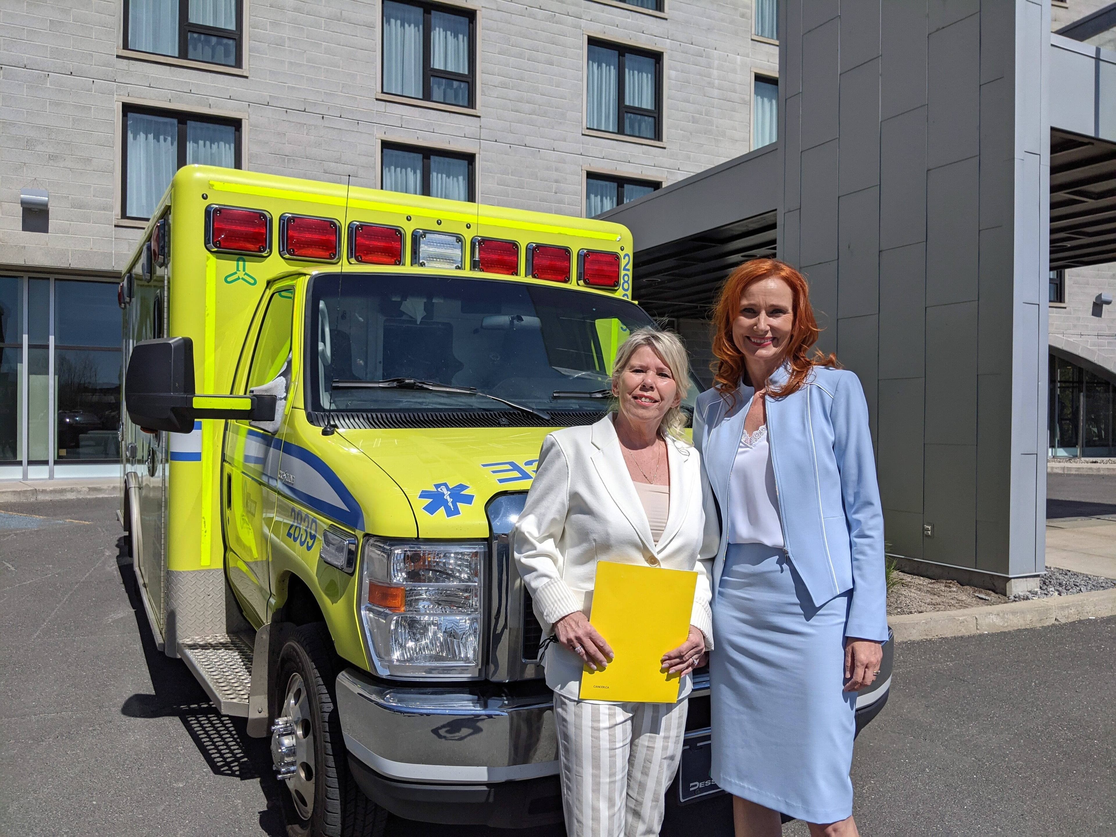 Janet Jones, citoyenne de Lévis, et Marie-Josée Morency, directrice générale de la Chambre de commerce de Lévis.