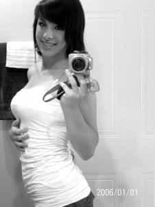 La jeune femme a souffert tantôt d’embonpoint tantôt d’anorexie à l’adolescence, si bien qu’elle a développé des troubles alimentaires et des problèmes de confiance en elle.