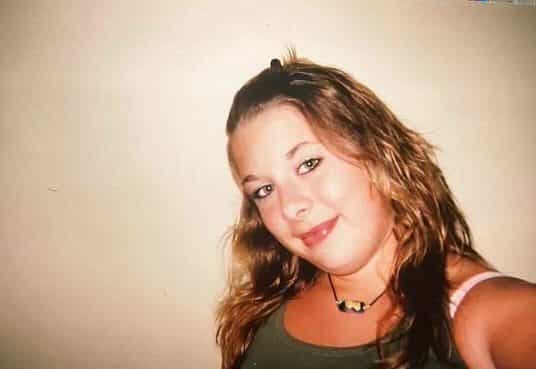 La jeune femme a souffert tantôt d’embonpoint tantôt d’anorexie à l’adolescence, si bien qu’elle a développé des troubles alimentaires et des problèmes de confiance en elle.