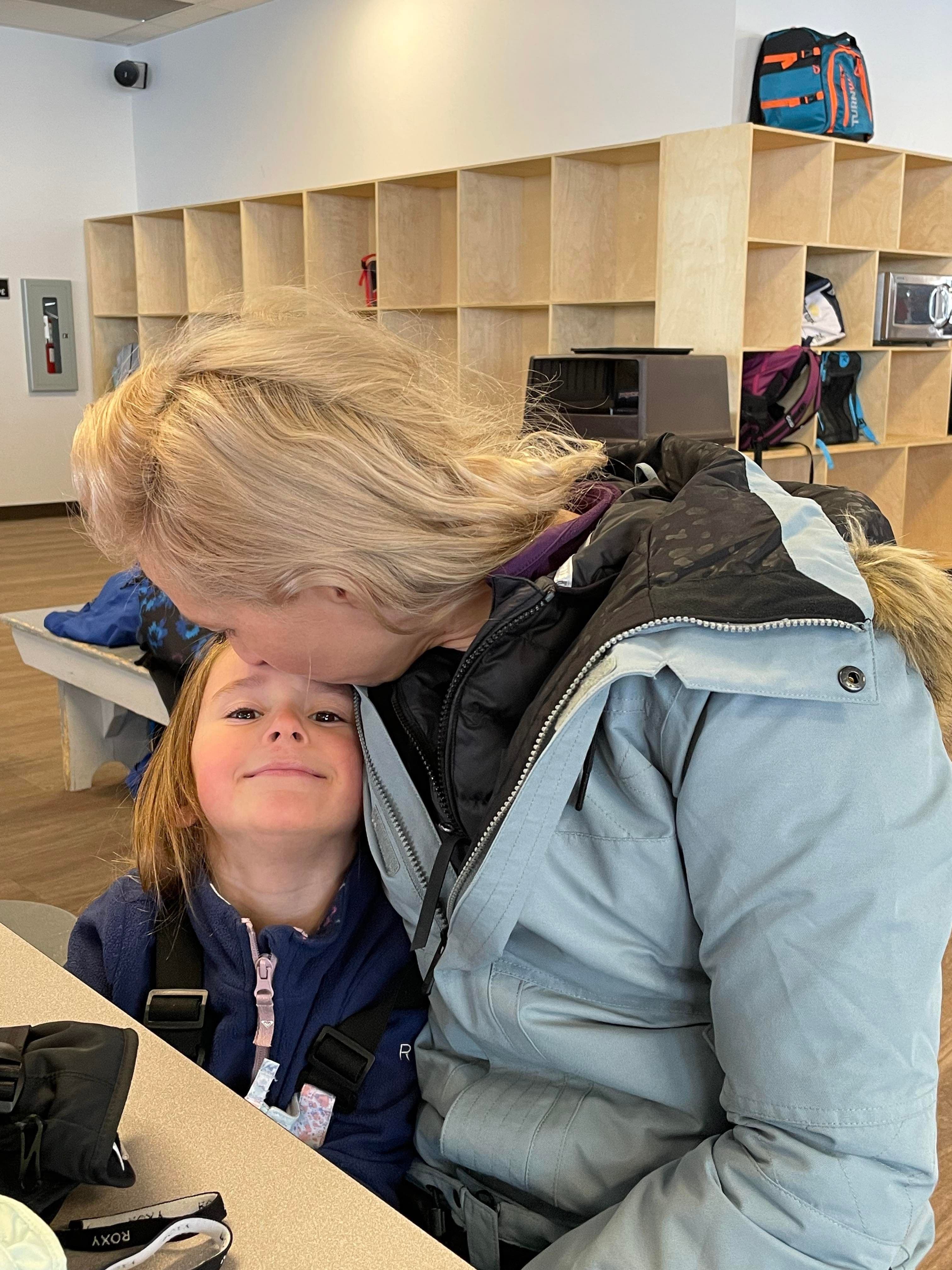 Marie-Pierre Chalifoux, accompagnée de sa fillette de 5 ans, Mila, était sur place lors du terrible accident de dimanche et en demeure marquée.