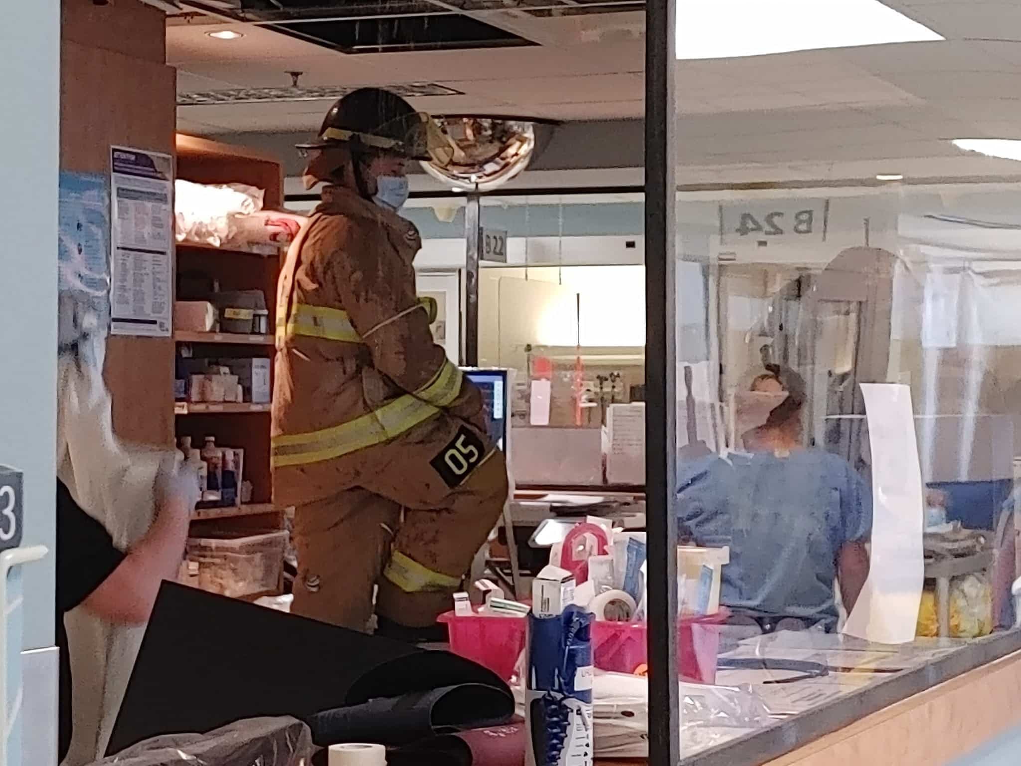 Des pompiers sont intervenus samedi matin à l'Hôpital Hôtel-Dieu du Centre hospitalier universitaire de Sherbrooke pour des dégâts d'eau.