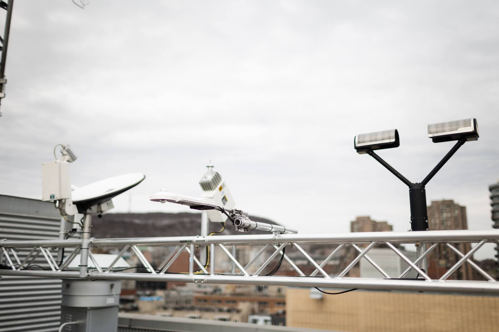 Quelques instruments de la station météo de l'UQAM.