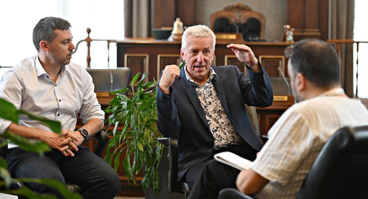Pierre-Luc Lachance, vice-président du comité exécutif de Québec, et Gaétan Pageau, maire de L'Ancienne-Lorette.