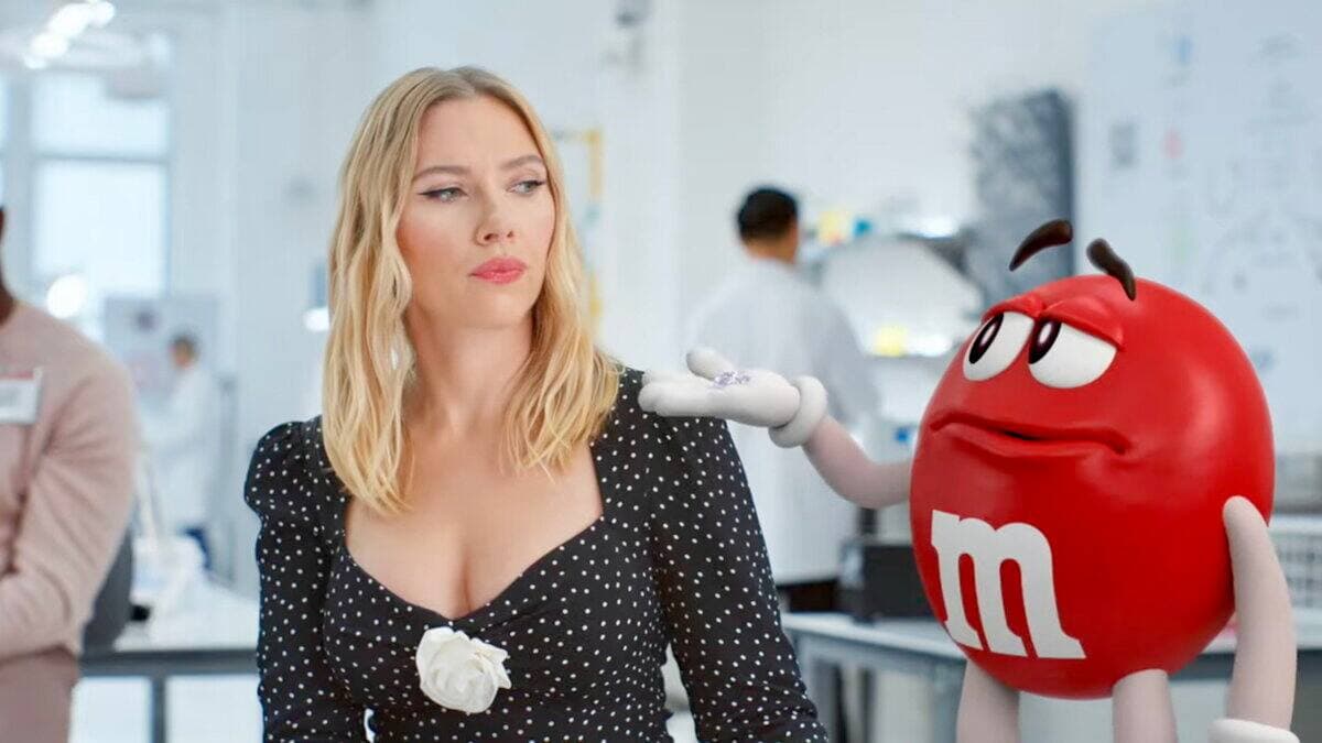 Scarlett Johansson est en vedette dans une publicité du Super Bowl LVIII.