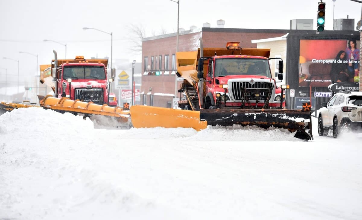 Tempête hivernale sur la région de Québec, le jeudi 26 janvier 2023. Opération de déneigement sur Marie de l’Incarnation.