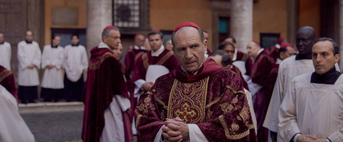 Ralph Fiennes dans «Conclave».