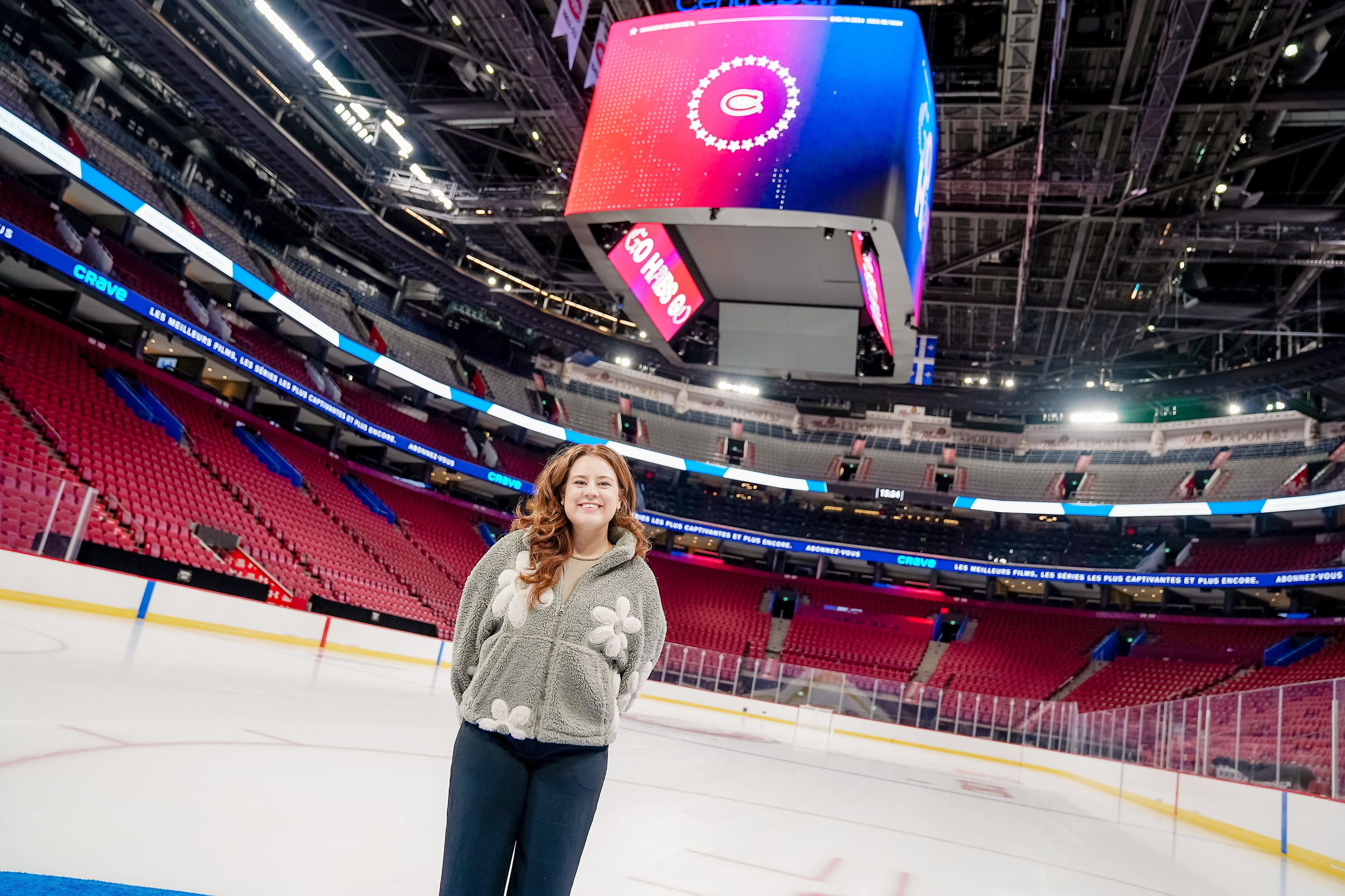 Mégan Brouillard sur la glace du Centre Bell