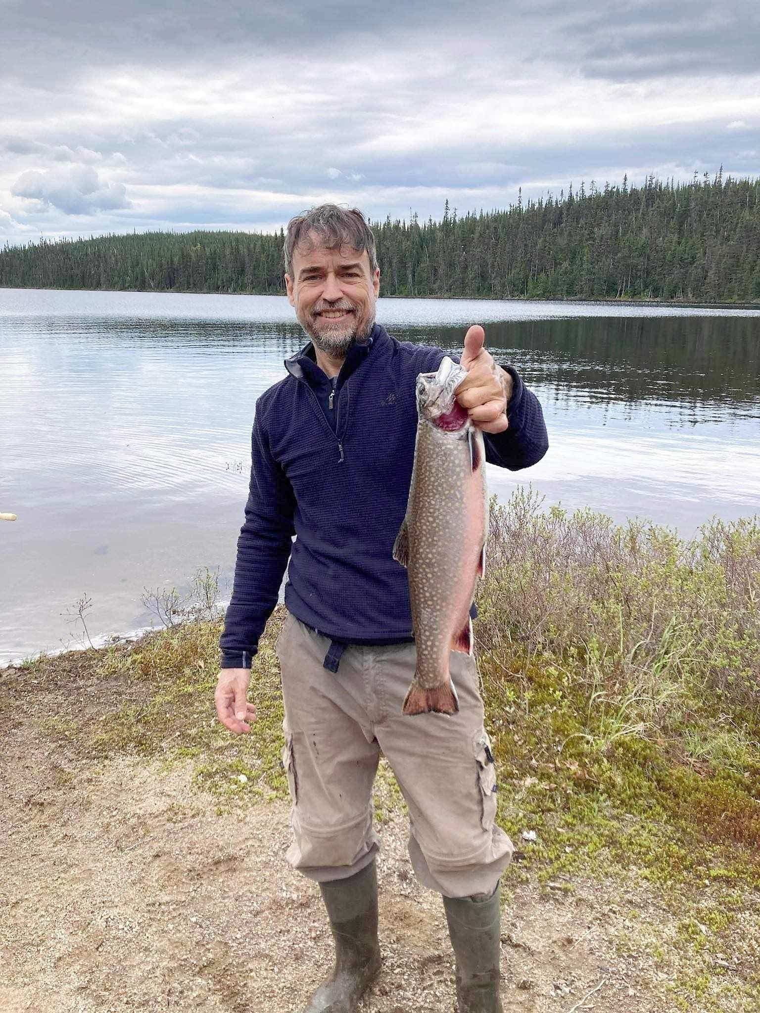 Yannick Samson, un client de longue date de la pourvoirie était très fier d’avoir capturé cette magnifique truite mouchetée indigène de 3,25 lb.