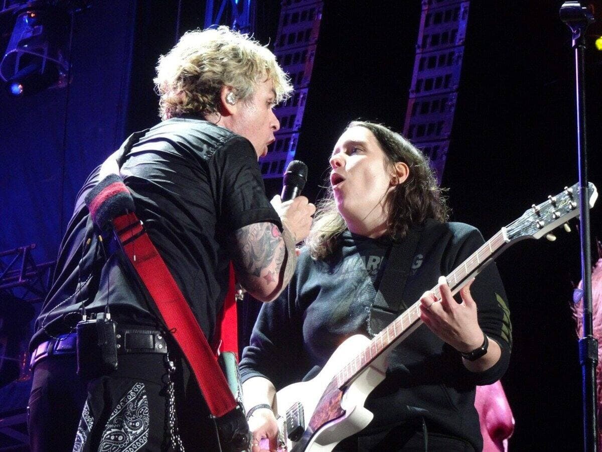 Alicia Deschênes et Billie Joe Armstrong en duo sur les Plaines, le 16 juillet 2023. L'artiste de Québec en rêvait depuis des années.