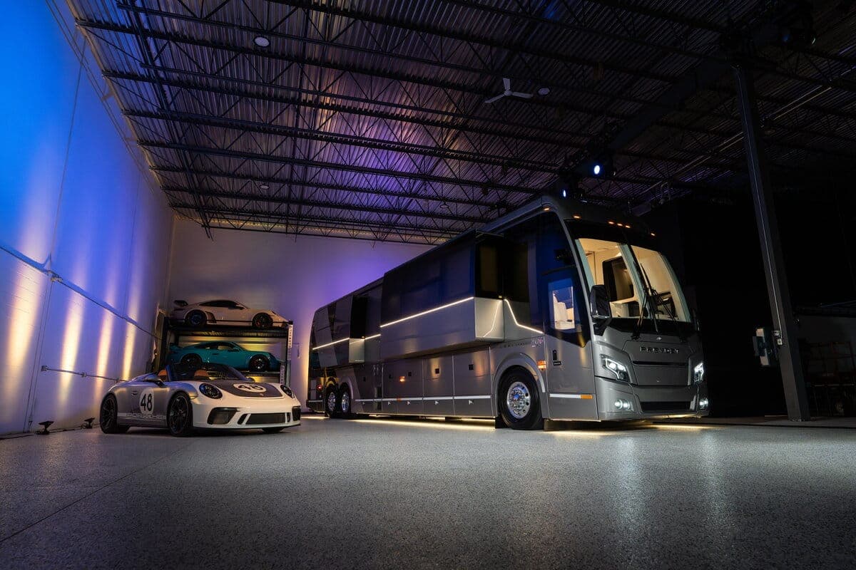 Chaque motorisé est conçu pour offrir des performances supérieures, avec une batterie lithium d'une capacité pouvant atteindre 96 kWh, garantissant jusqu'à 36 heures d'autonomie énergétique.