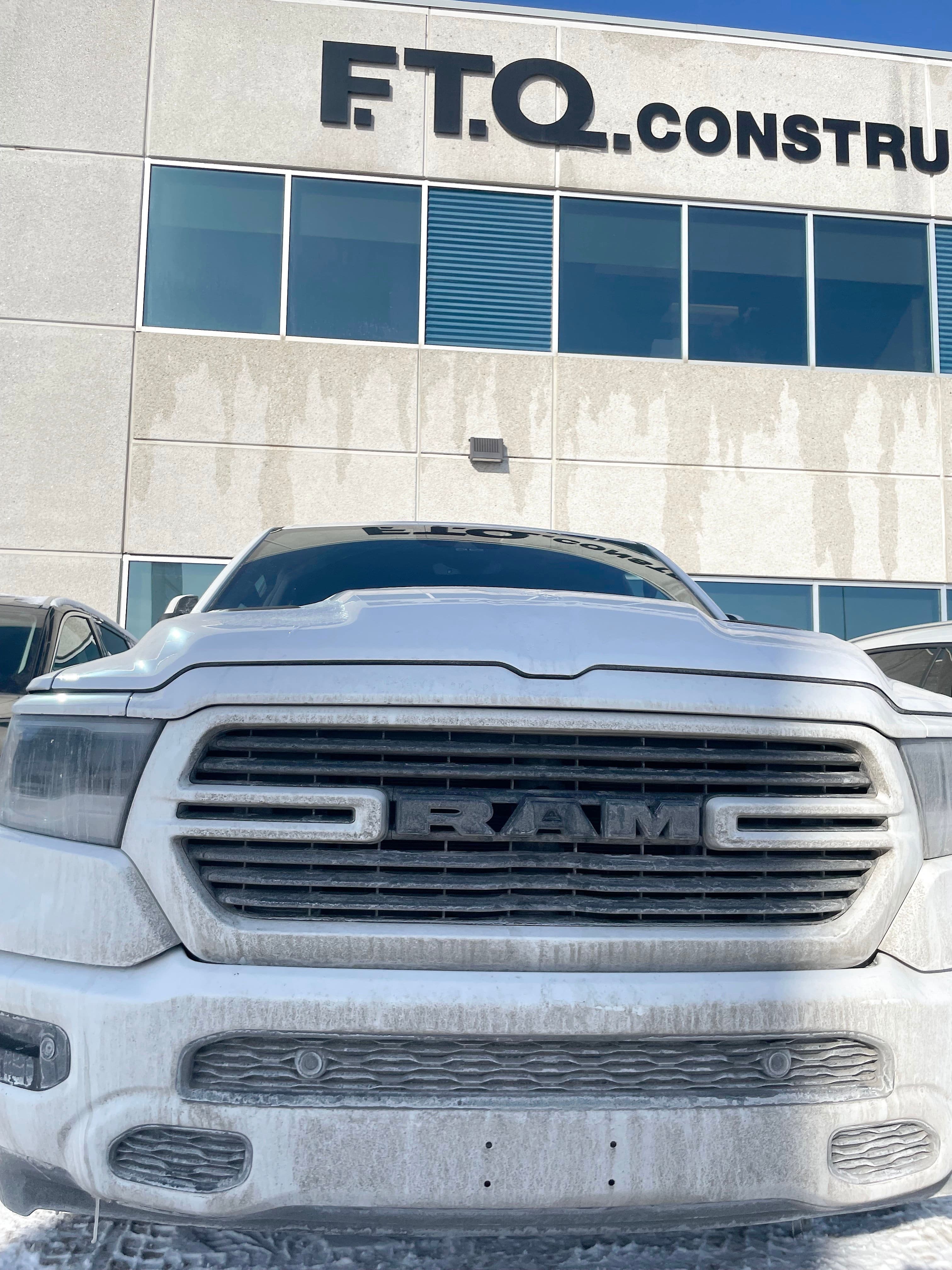 Depuis 2021, la caisse syndicale a servi à acheter au moins 13 camions destinés aux employés rattachés au siège social de la FTQ-Construction.