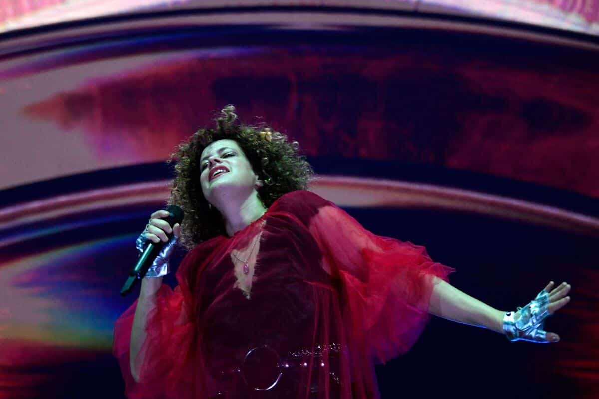 Régine Chassagne, d'Arcade Fire, en concert en juillet 2024.