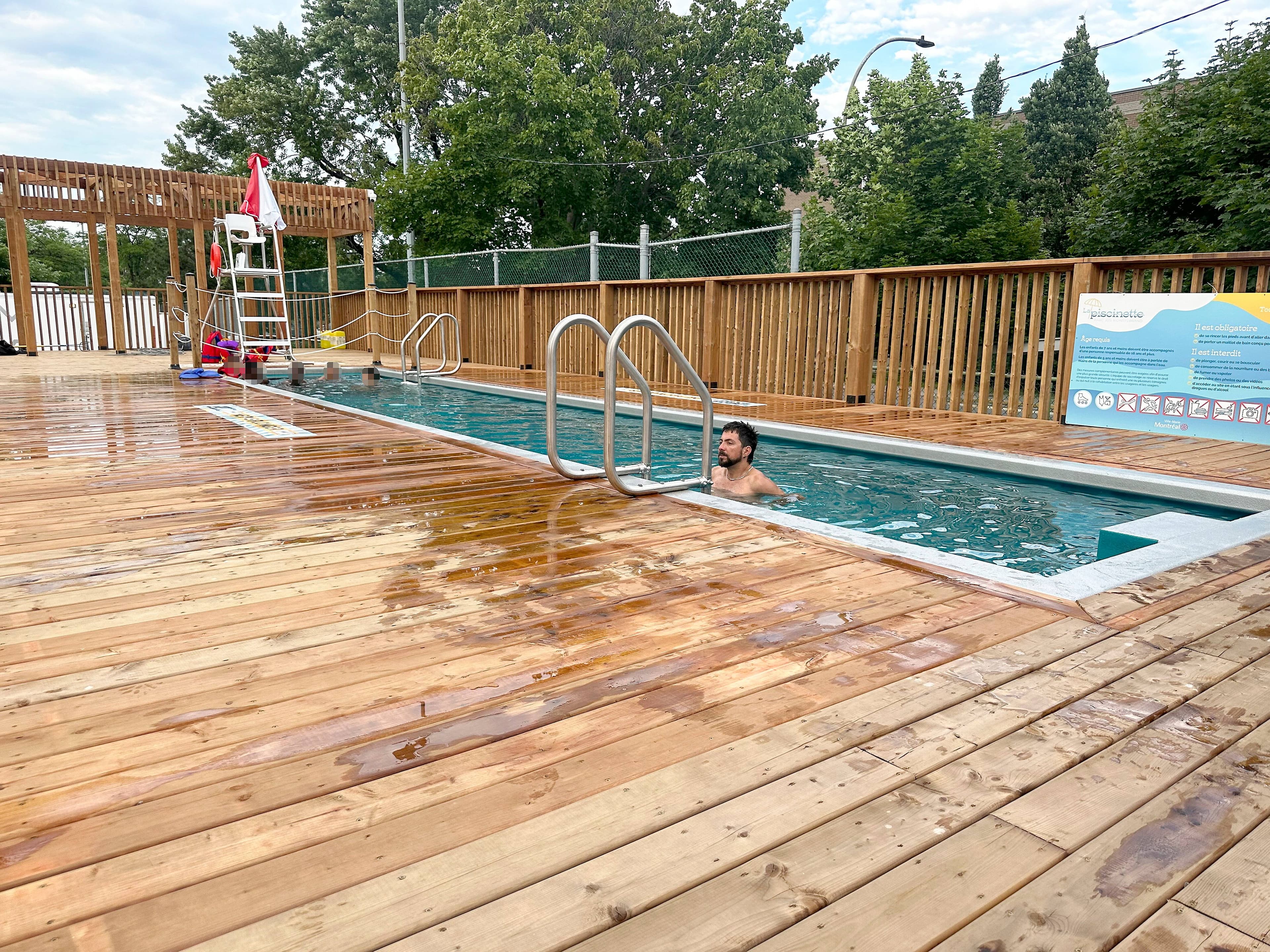 Toute petite, mais efficace pour rafraîchir et facile à installer n'importe où en ville, la Piscinette.