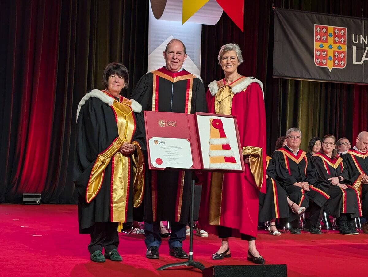 La cérémonie de remise du doctorat honoris causa à Jacques Tanguay s’est tenue jeudi matin au Centre des congrès de Québec.